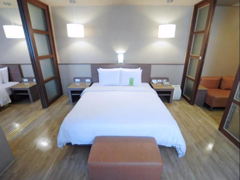 Kindness Hotel - Hanshen Kaohsiung Esterno foto