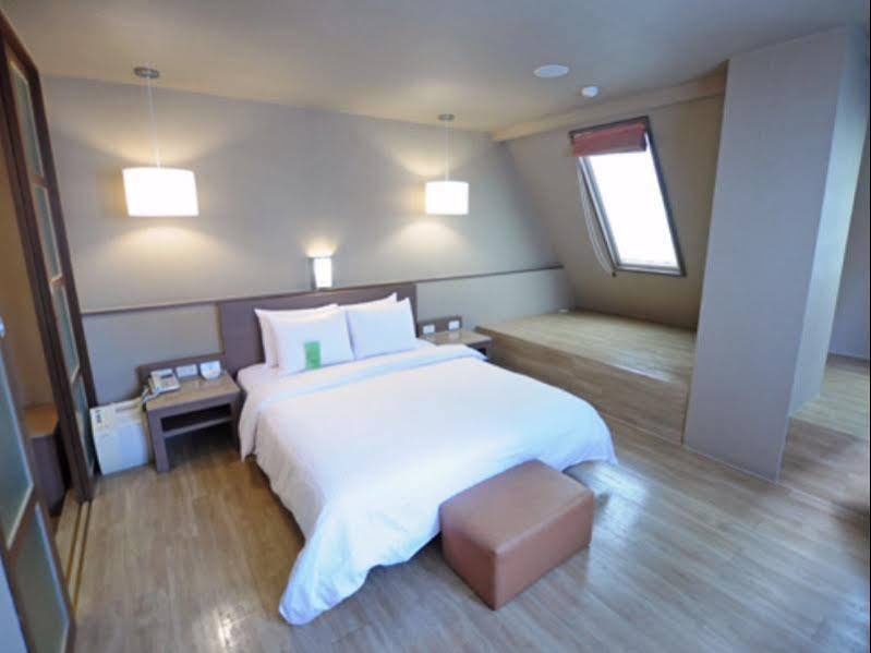 Kindness Hotel - Hanshen Kaohsiung Esterno foto