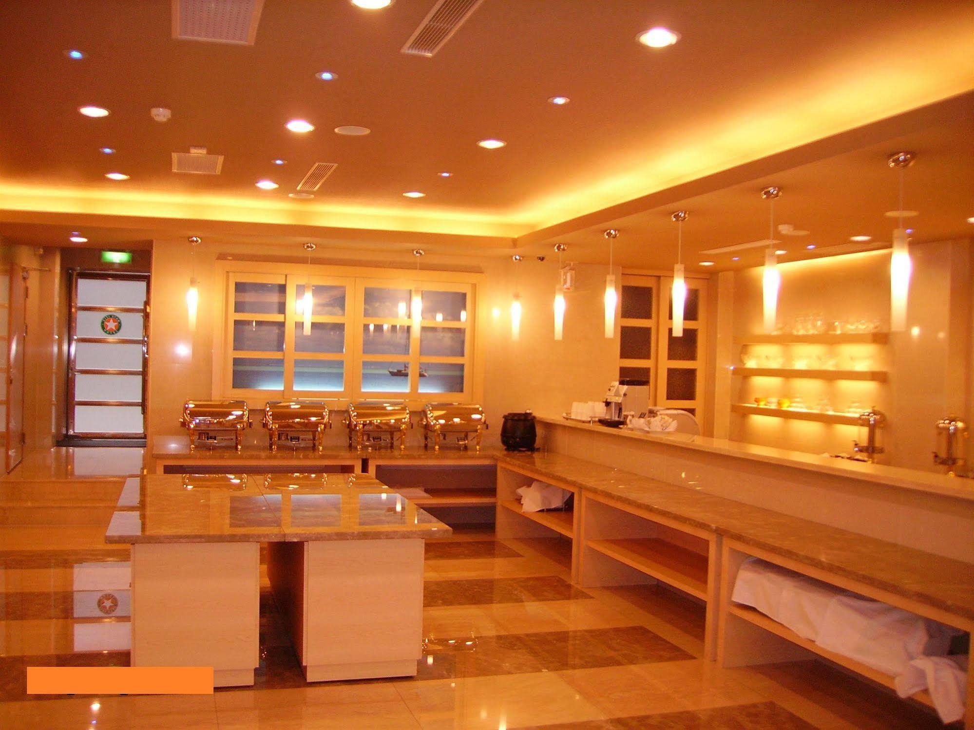 Kindness Hotel - Hanshen Kaohsiung Esterno foto